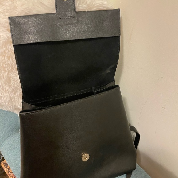 Lacucci leather backpack style purse in black with interior zip pocket - Picture 12 of 14